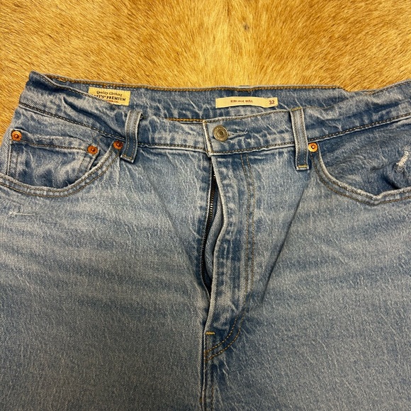 Levi's Premium Ribcage Bell Jeans🔥🔥♥️ - Picture 2 of 10